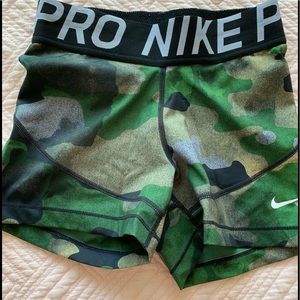 Nike Pro shorts size Extra Small camouflage